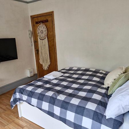 Bright Studio Apartment In A Perfect Location London Bagian luar foto