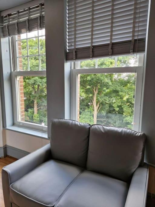Bright Studio Apartment In A Perfect Location London Bagian luar foto