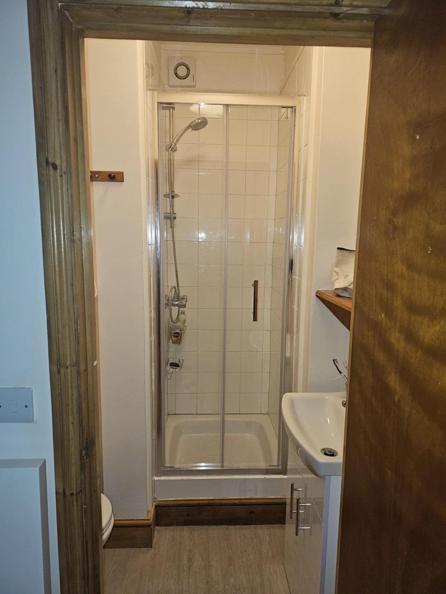 Bright Studio Apartment In A Perfect Location London Bagian luar foto